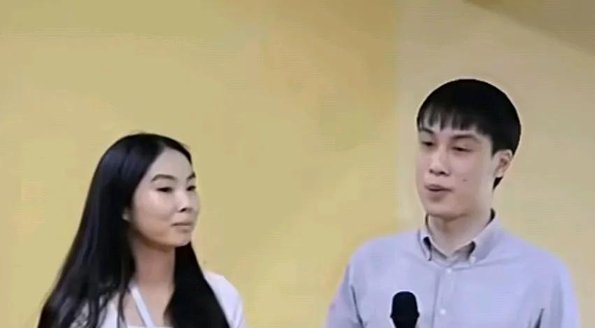 疑似杜建英一子一女照片曝光，兄妹俩的眉毛和杜建英一样，都是挑眉！宗婕莉看着也是方