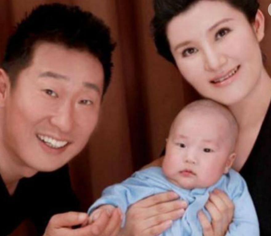 2003年，林永健回青岛老家探亲，突然被告知自己的父亲已经是肺癌晚期了。和家人商