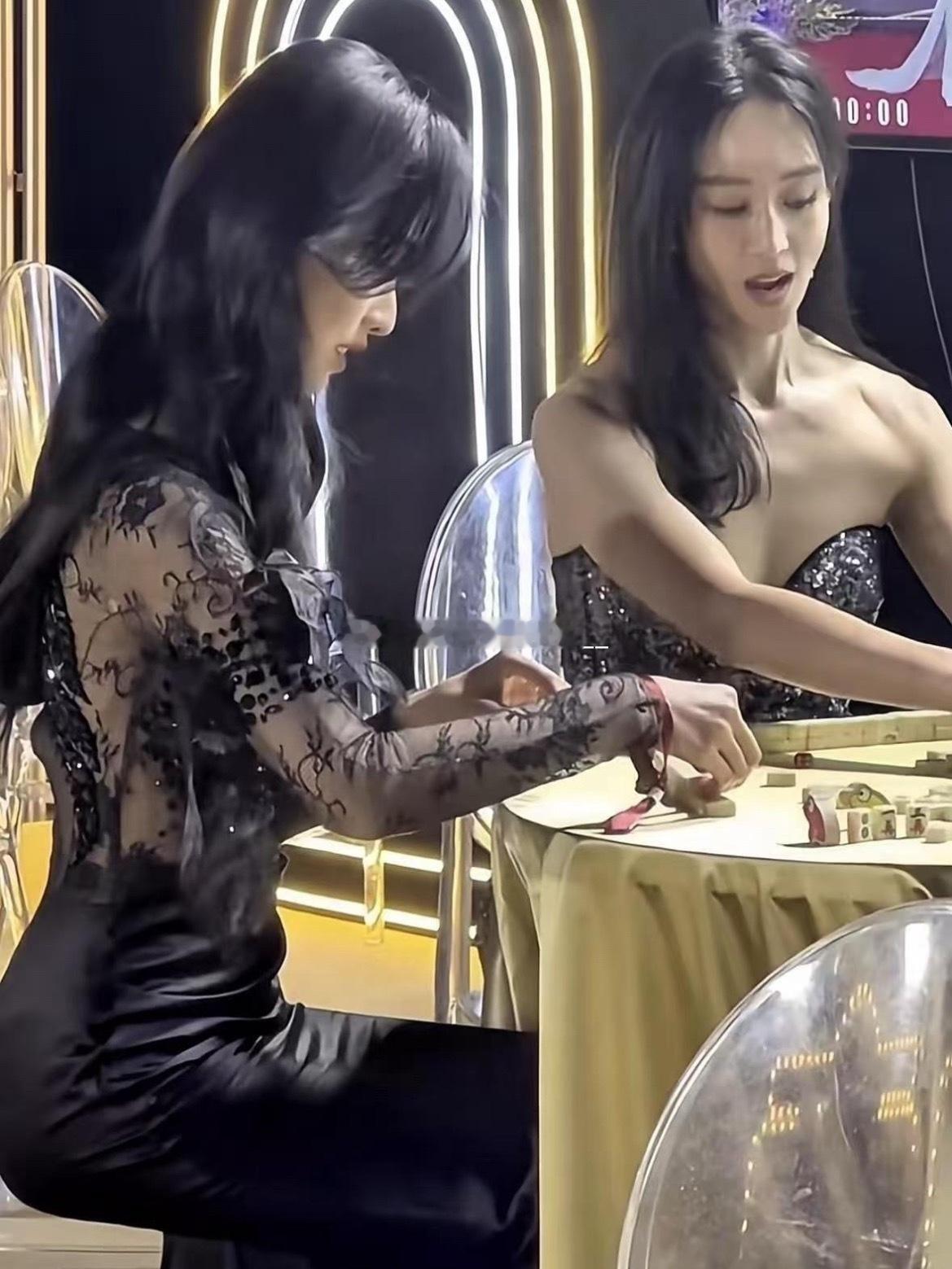 你敢信陈都灵这个腰的仪态是在打麻将
