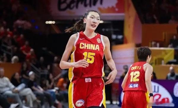 中国女篮71：51意大利女篮，对中国女篮打分评价如下：1、韩旭：9.9分稳，很少
