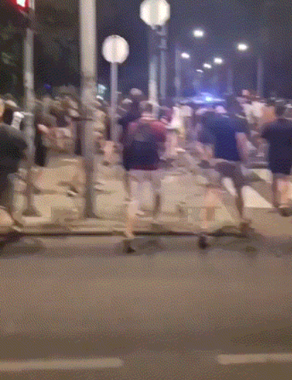 武契奇访华前，塞尔维亚多地爆发暴乱；64人受伤，武契奇承诺一年半后下台当地时间
