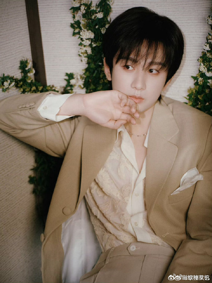 成毅启新章循光往成毅启新章成毅启新章，终于放饭了！这组图怎么样？