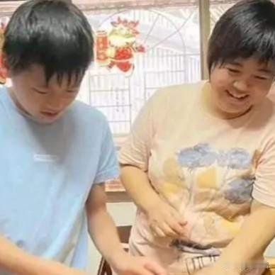 全红婵的师娘就是何威仪的妻子，她是一位贤内助，她人美心善，蕙质兰心，忠厚老实，是