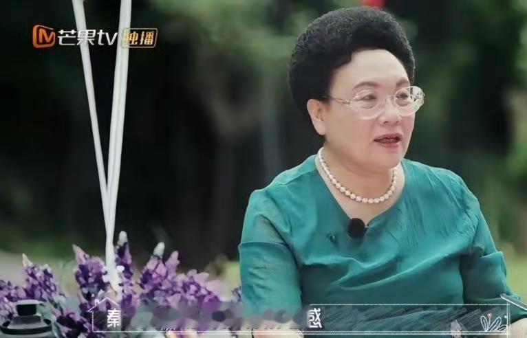 伊能静：妈，这肉有盐，狗不能吃！婆婆：我就喂一口，能咋的？伊能静：不行！