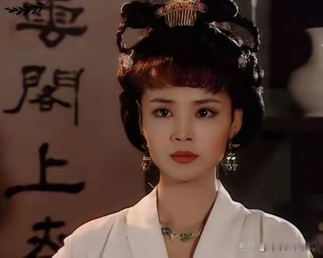 上官婉儿深夜示警：陛下，小心您的皇后和公主。李显笑着搂紧她，却没嗅出她发丝间淡淡