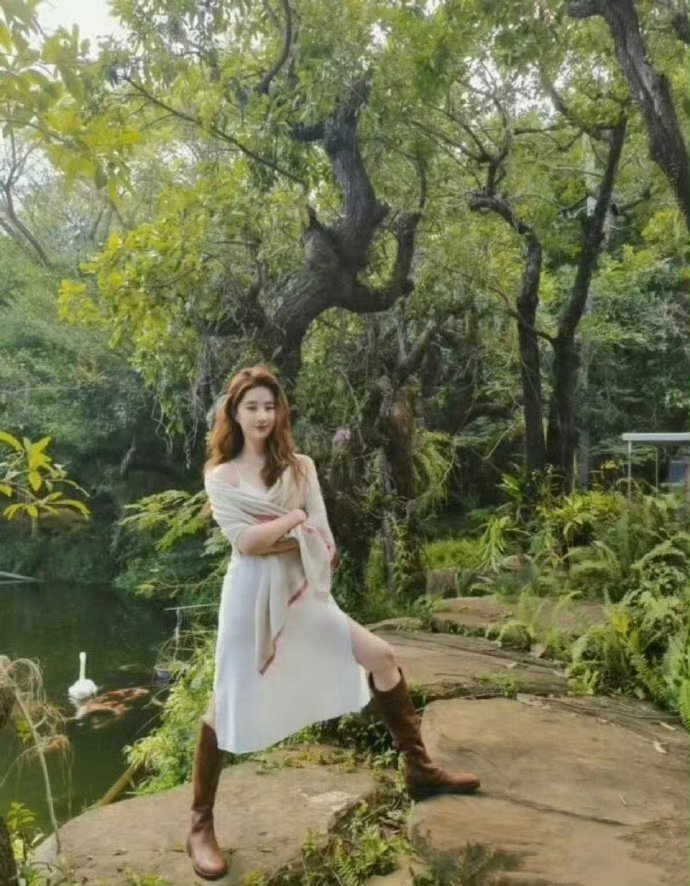 刘亦菲当年这张照片直接封神，从黄V变红V​​​