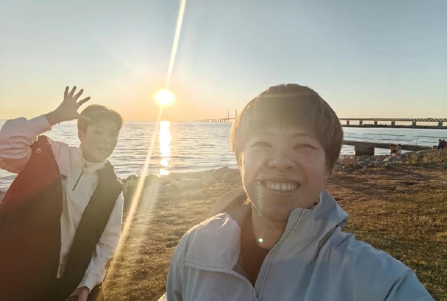 王艺迪也很小女生，分享的都是美景和美食。看来大迪新疆打比赛很开心，留言说新疆的