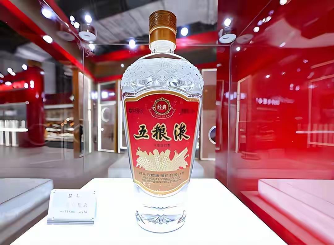 喝酒的精句：酒吃人情肉吃味对头的人喝不醉酒逢知己千杯少，话不投机半句多酒是