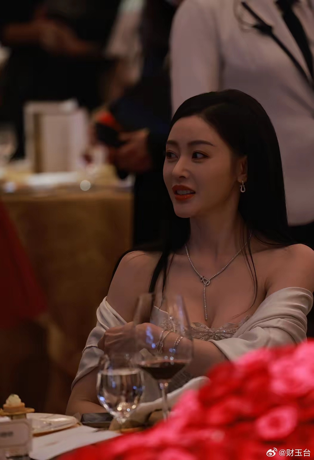 张天爱变样了看了一圈对比，真心没觉得哪儿变了，更没到“认不出”的程度，还是那么的