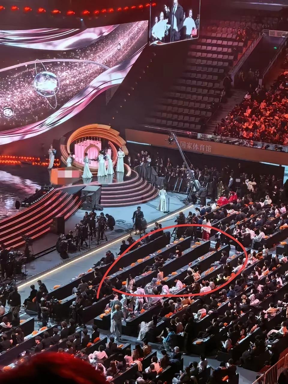 微博之夜，跟杨幂一毛钱关系都没有。