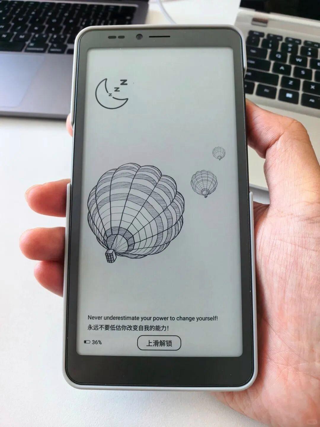 今年没出啥好的LCD手机，刚发布的海信墨水屏手机还引起一些LCD用户的关注，原因