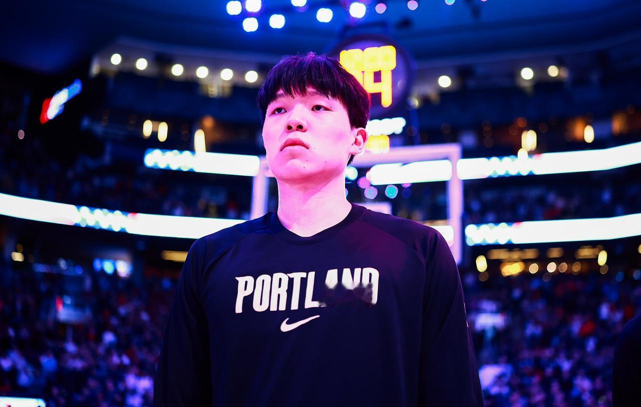 一个月没摸球，这就是开拓者承诺的“培养”？刚刚，开拓者再次把杨瀚森下放到发展联