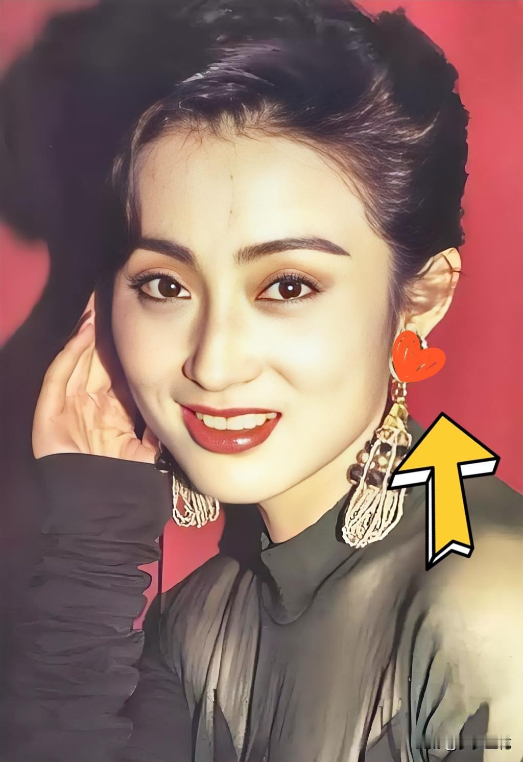 刚查了一下大家发现没，原来当年在香港，得罪了那个一手遮天的“向大佬”，真