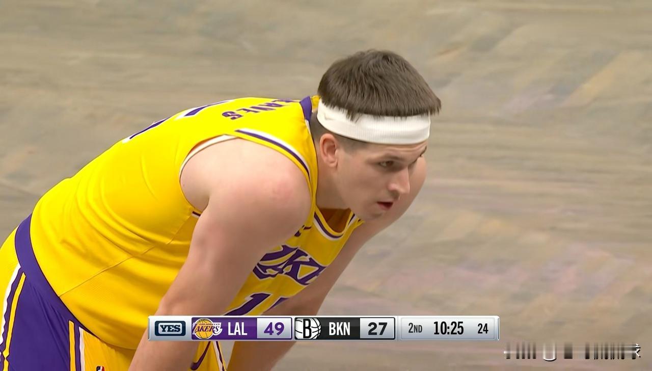 湖人超级球星里弗斯的状态真是令人惊喜！在今天湖人客场以125：109轻取篮网的比