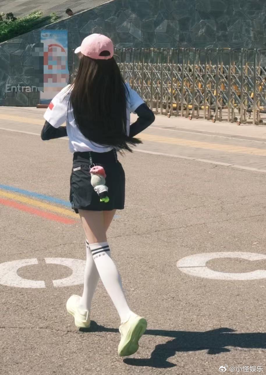 戴燕妮这个跑步搭子好潮啊我单方面宣布戴燕妮的跑步搭子是最潮的！“妮高定版”lab