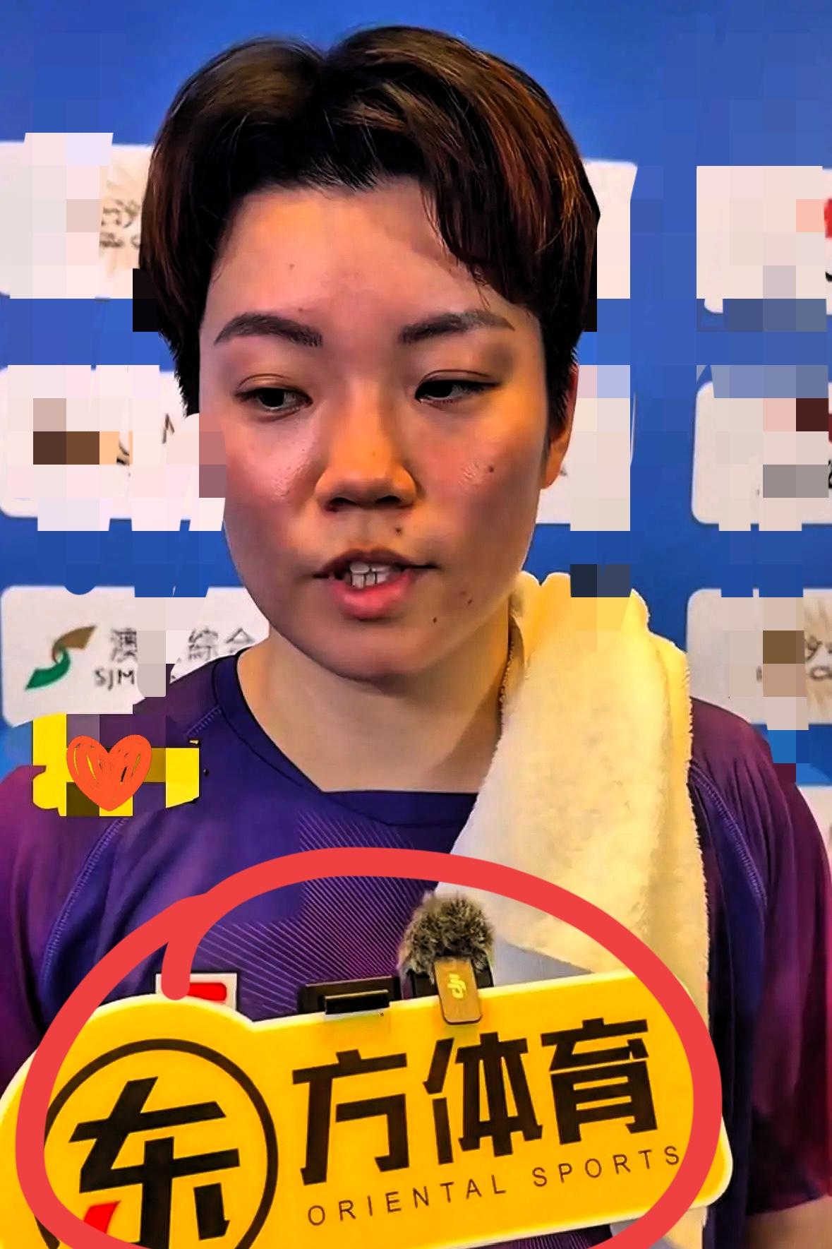 杜凯琹赛后发言太圈粉！0:4被剃光头还能笑着说“捡了大便宜”，这人间清醒程度真