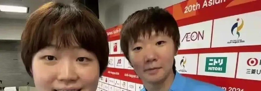 王楚钦在名古屋亚运会一块金牌没拿，三块银牌。但在一张叫“金牌全家福”的海报上，他的脸被放大，位置靠前
