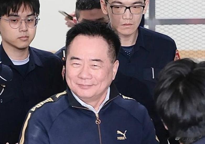 一件不可思议的事情在台湾岛内发生。台湾的班房，竟成了在押的蔡正元的会客厅！