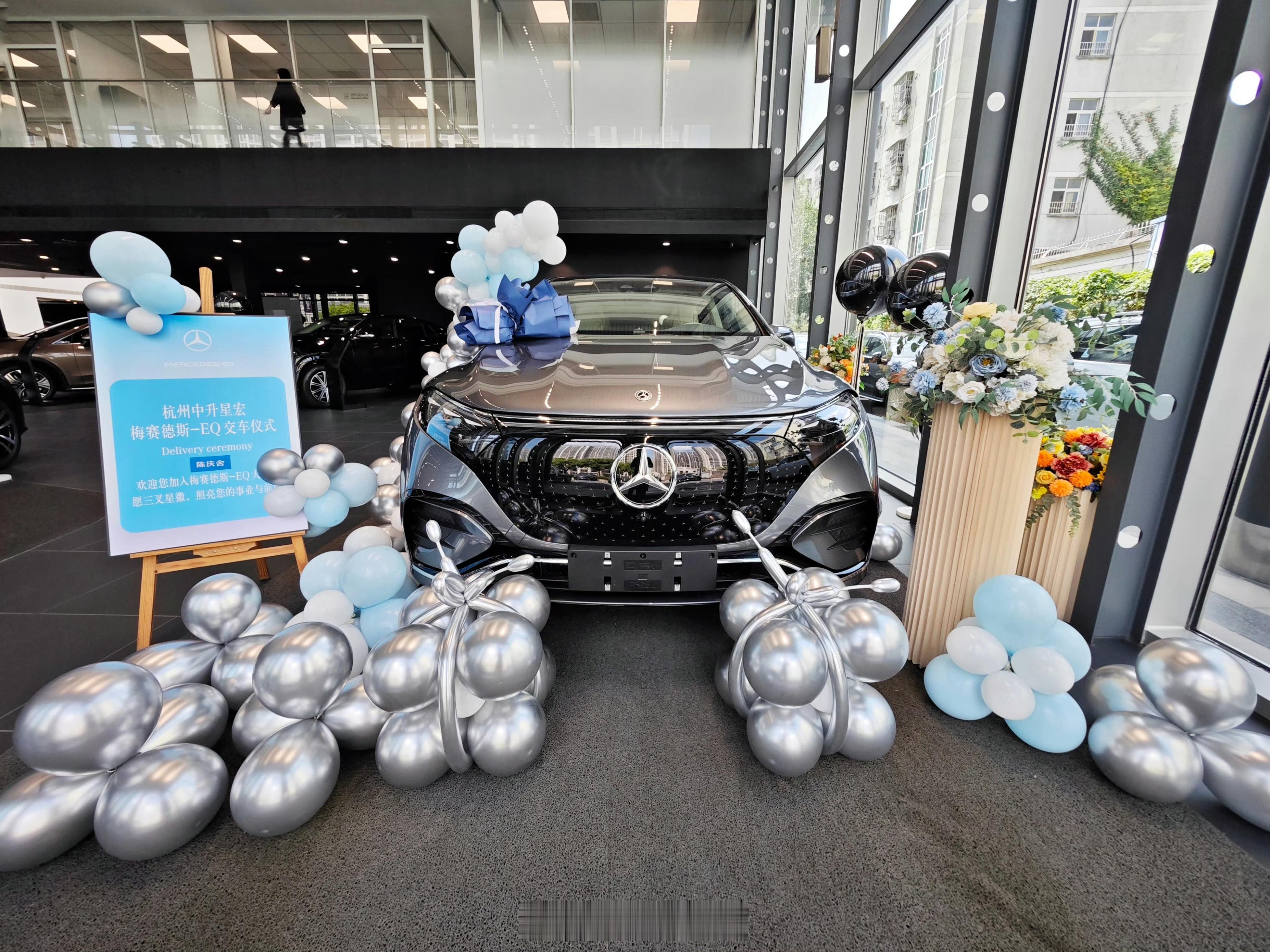 奔驰140年生日快乐陆陆续续买过六台奔驰了12月初我在德国总部跟梅赛德斯-奔驰集