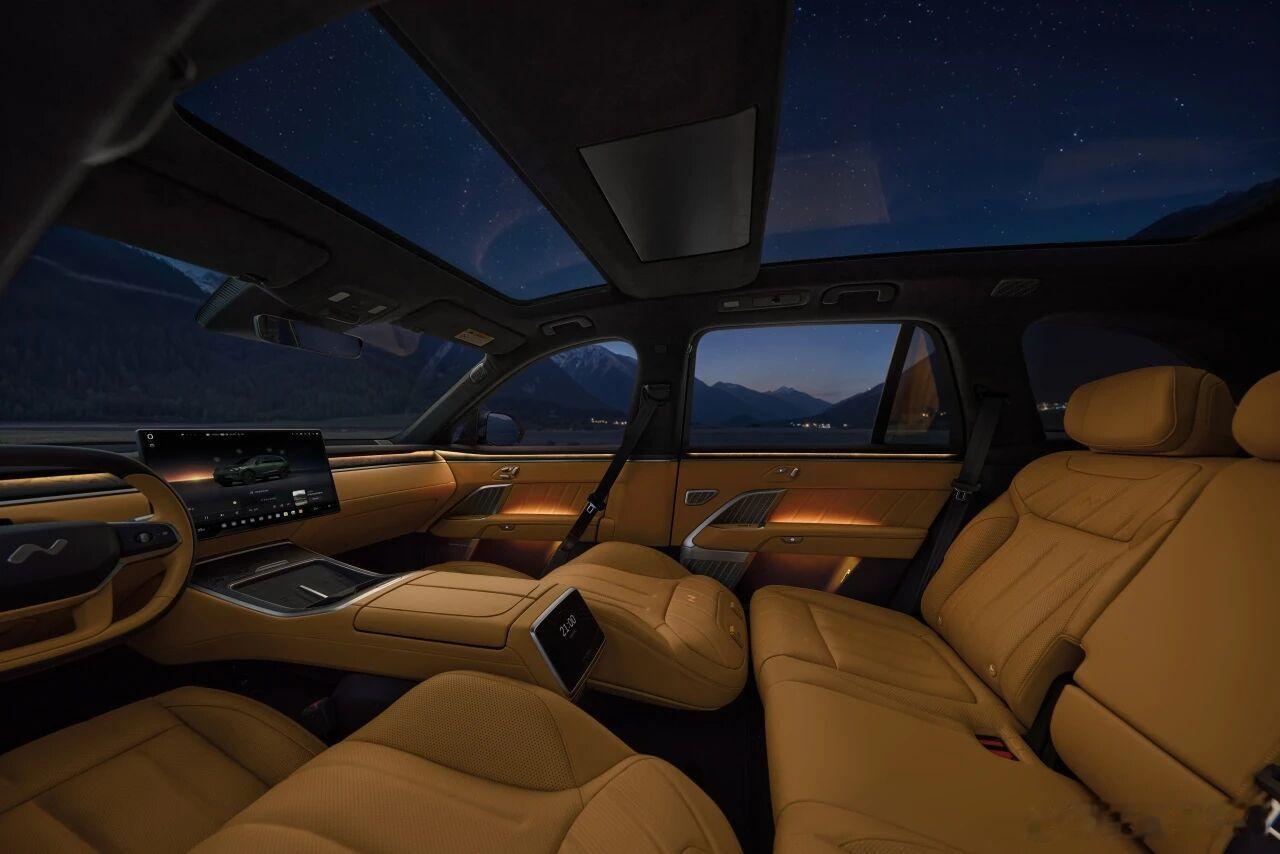 中国大五座SUV空间奇迹乐道L80这次预售发布会，整体很有记忆点。不论是李斌邀