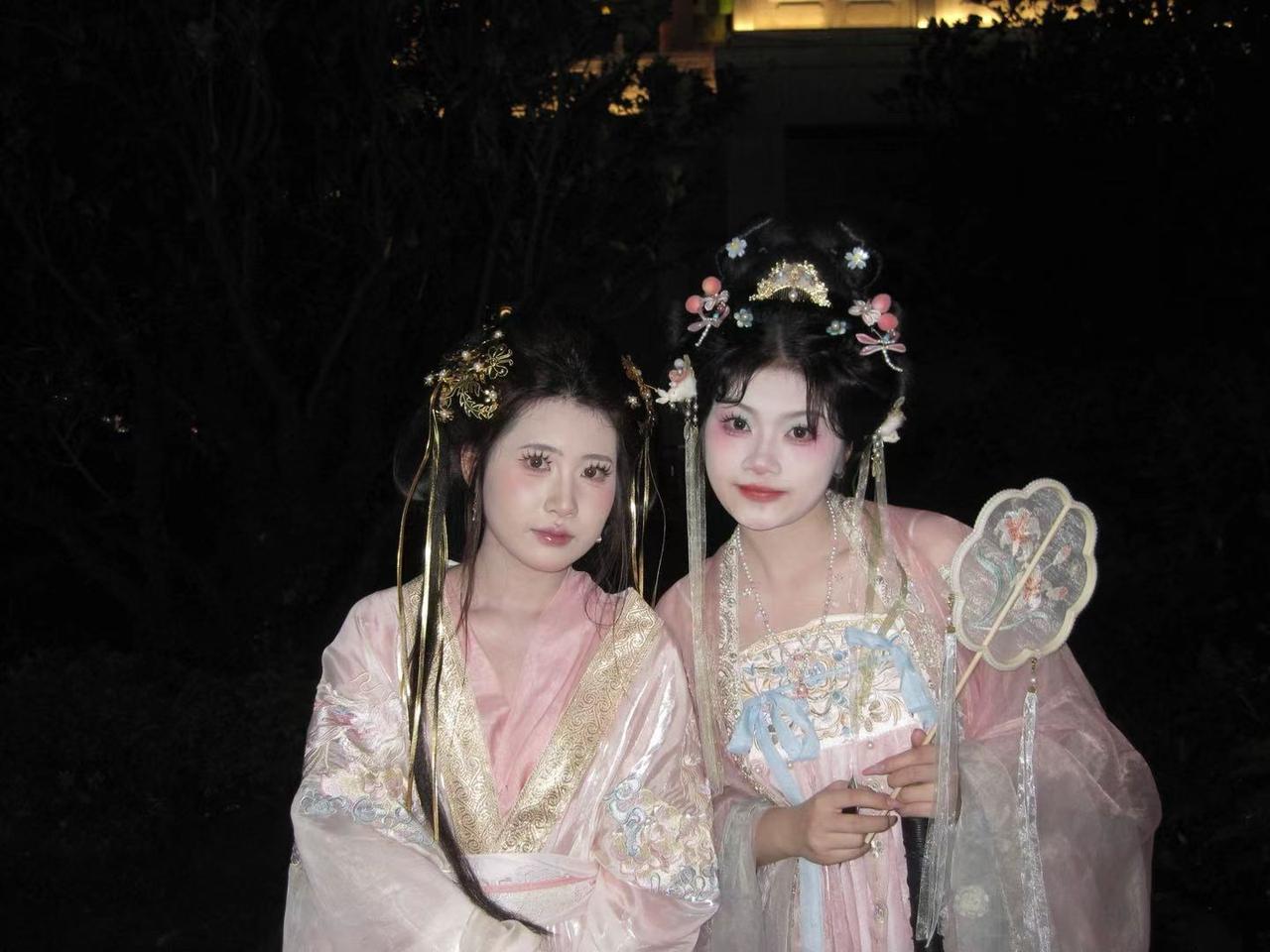 古镇随拍一定要和闺蜜拍一次汉服妆造古装闺蜜双人汉服妆造汉服双人照