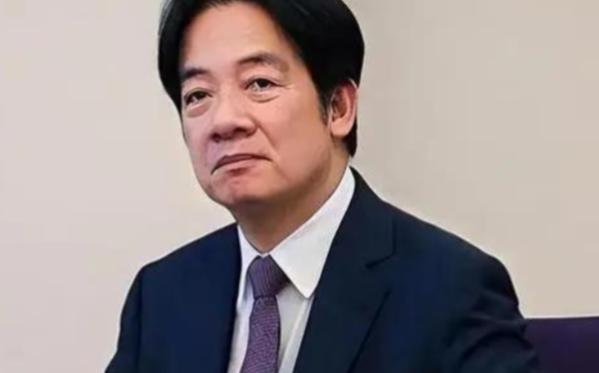 赖清德总算等来了这一天！ 12月19日，台湾国民党、民众党共同举行了记者会，