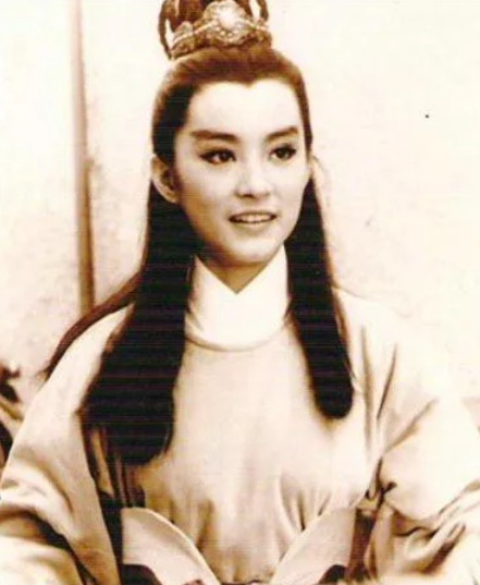 1983年，李翰祥筹拍《垂帘听政》，邀请林青霞出演“慈禧”，可是方逸华坚决反对：
