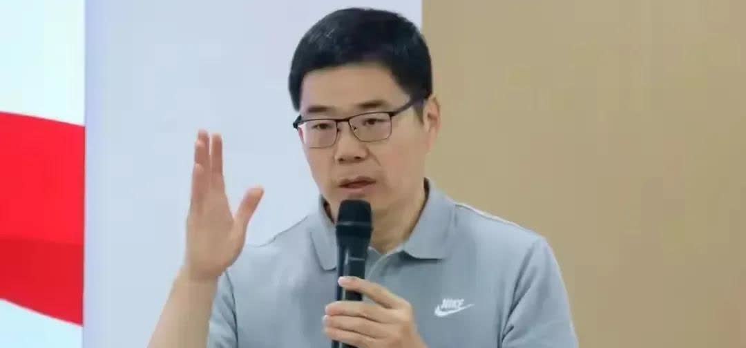 篮协主席郭振明，为何对禁赛队员“下狠手”，对女篮换帅却沉默？宫鲁鸣尚存自知之明