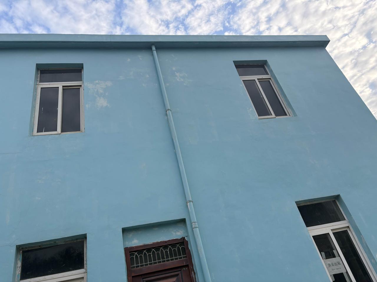 那些主播带货，他那些货都便宜的不得了，货从哪来的？他不亏钱吗？这个问题很多人