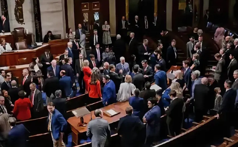 漂亮国的大而美法案通过，实际上是对民主党的一次重大打击，先不说对中产减税