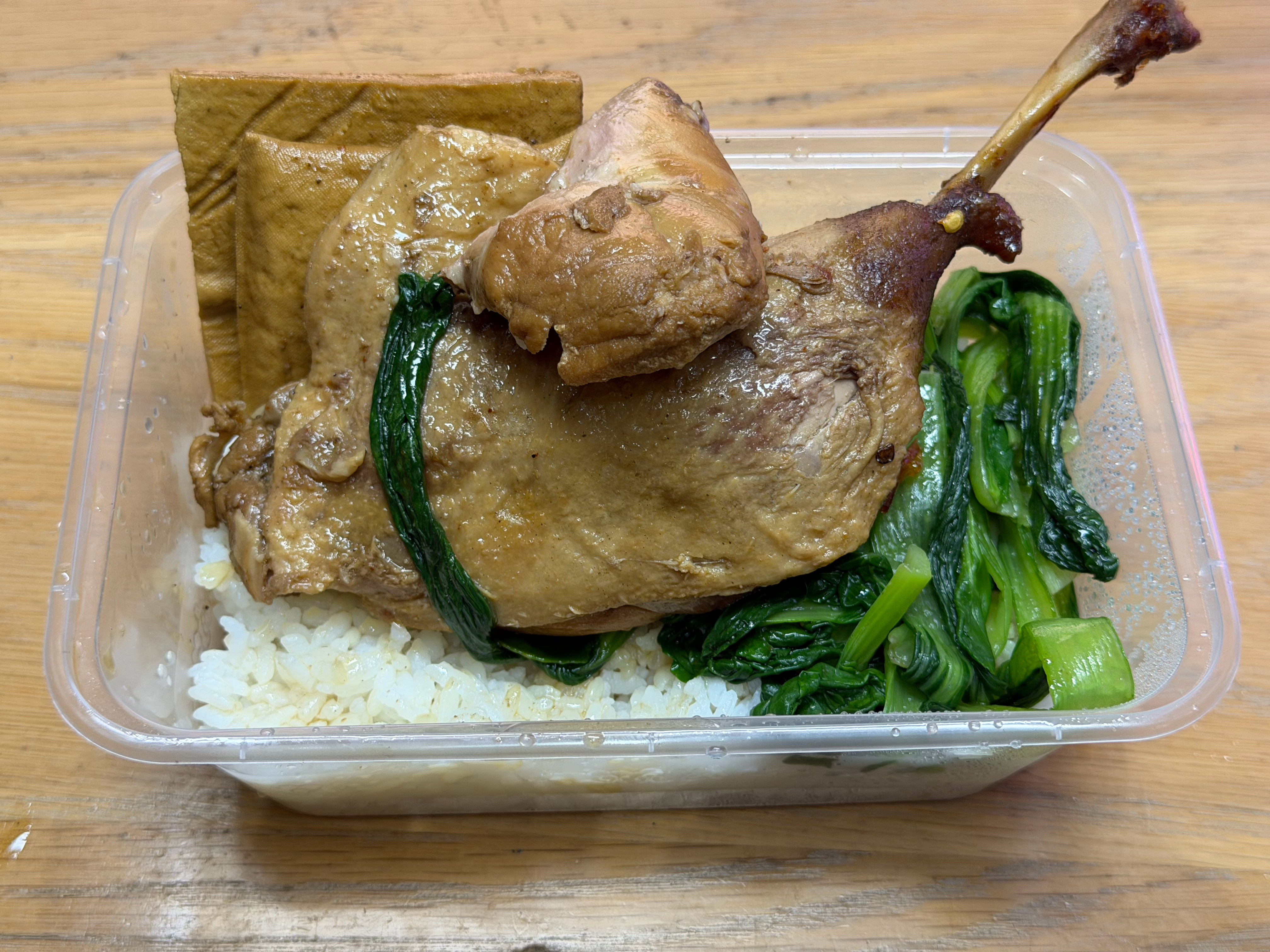 下午13点30吃的饭，现在19：00已经衔接上了沙县的健康餐，不吃鸭皮。