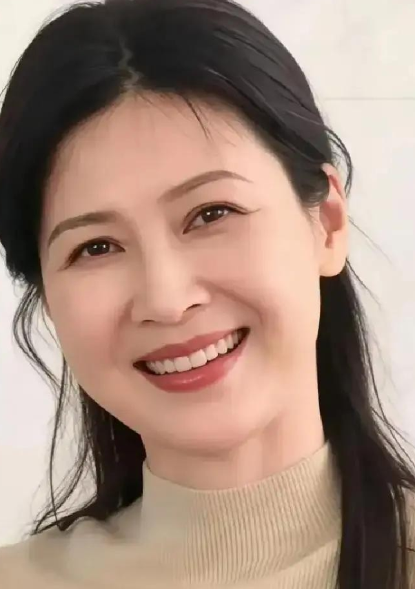 童蕾没离婚，不是因为她爱那个诈骗犯老公，是律师告诉她：婚内债务你跑不掉，与其被法