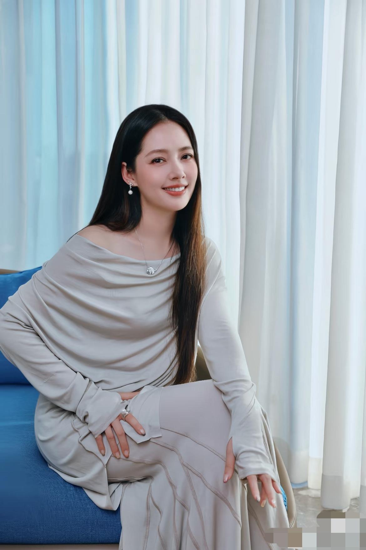 郭碧婷人品好不好，我不评价，但是有一点我敢确定，那就是郭碧婷这个人，很有气质