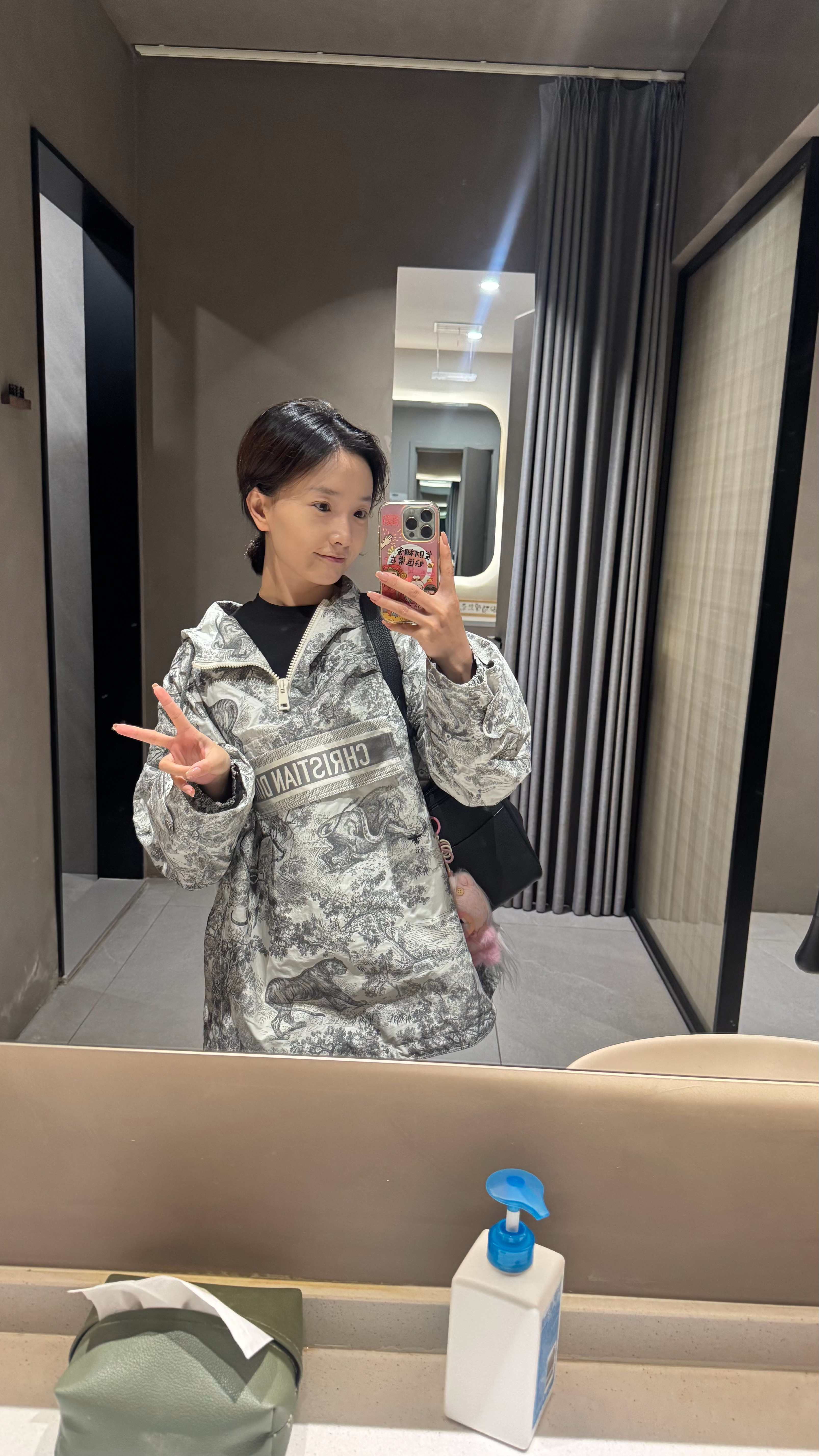 滴，普拉提卡果然一个月没练被狠狠虐了，拉伸拉到浑身都在抖[笑着哭]​​​