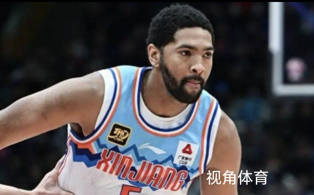 飞虎男篮大外援劳森落地乌鲁木齐，正式与球队汇合。至此，飞虎男篮三外援人选正式敲