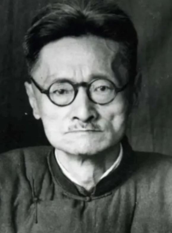 1928年，蒋介石到安徽大学视察，与时任安徽大学校长刘文典吵架，蒋介石狠狠打了刘