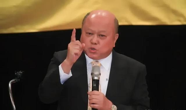 时事评论员李胜峰曾说：当我看到台湾的汽车广告，我就非常火大，为什么我要花那么不合