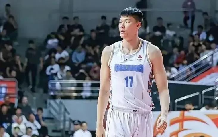 范子铭每得1分，北京队要花87万。揭幕战2分，总决赛3分。本赛季他场均只剩