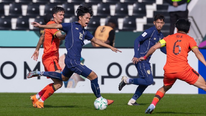 半场热议: 泰国没准能杀个回马枪, 这裁判…是发牌的吧?