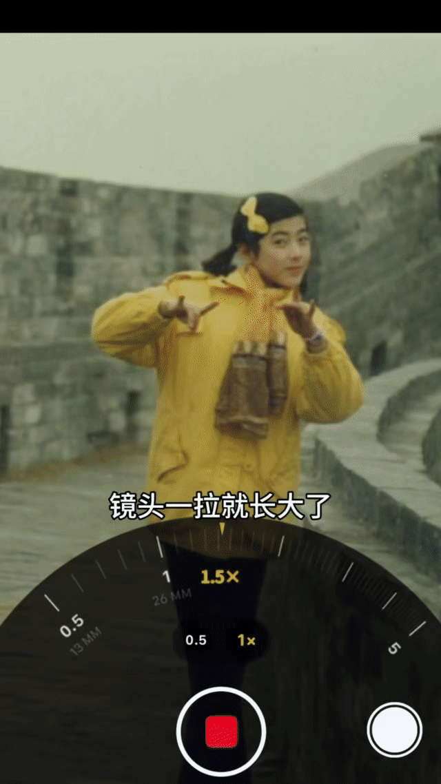 曾黎复刻40年前老照片最动人的是，曾黎复刻的不仅仅是画面，更是初心。那张童年照