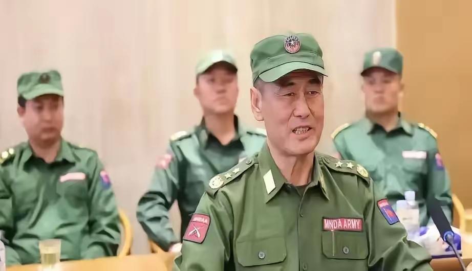 彭德仁将军明修栈道呀！​缅甸总统敏昂莱来北京出访，这边刚刚放下礼仪性的握手，远