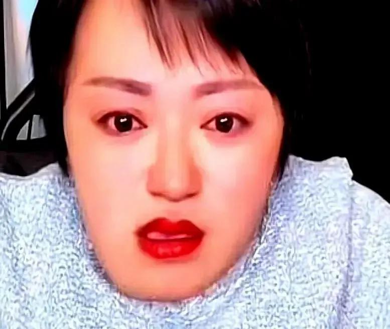 女网红一年多前拍Vlog，直接对着镜头说娃不是老公的，可老公还是陪她产检、摸肚子