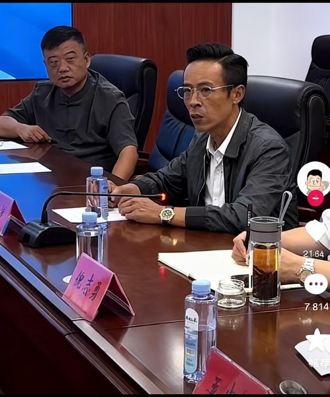 景德镇鸡排哥给景德镇文旅开会众生相？“局里局气”的鸡排哥全是真诚不怯场，强调食品