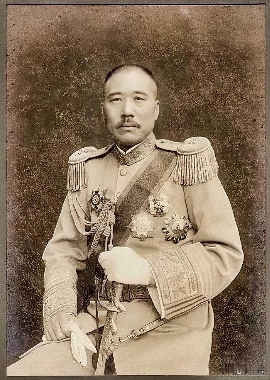 某晚，张宗昌将光不出溜的陈佩瑜，按倒在滚烫的火炕上。陈佩瑜被烫得来回打滚，口中求