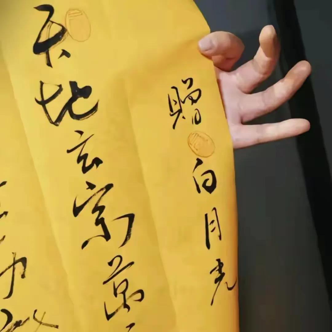 你们都在吃于正与何晟铭瓜，我却看到的是何晟铭惊若天人的书法！完全出乎我的