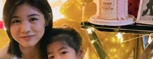家人们，章子怡在六一儿童节晒娃啦！这次可是大方晒出女儿醒醒和儿子正脸，诚意满满。
