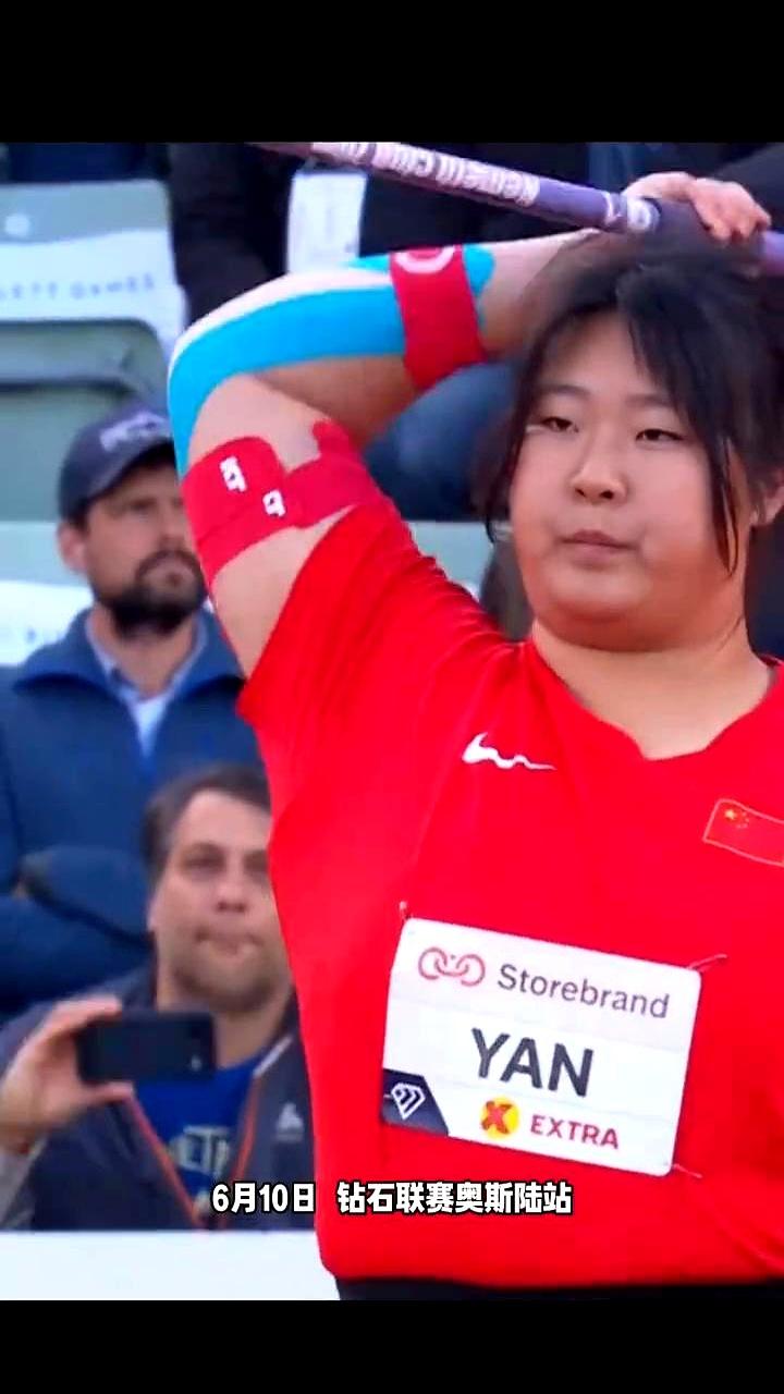 冷风直往袖口里钻时，奥斯陆的场地像一块冷铁。一道白线外，标枪劈开13℃的空气，
