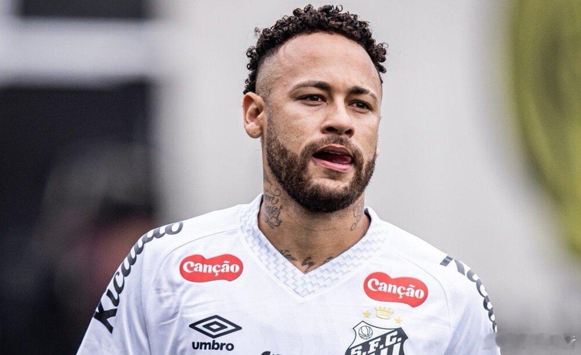 34岁前锋内马尔不排除在今年年底告别足坛。在接受CazéTV采访时，内马尔表示自