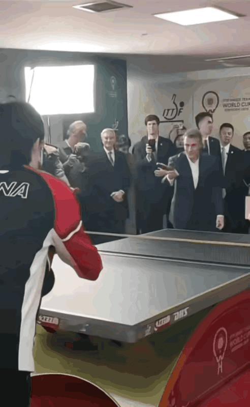 马克龙说：莎莎我要“打败”你！成都混团世界杯，来了一场梦幻联动，法国总统马克