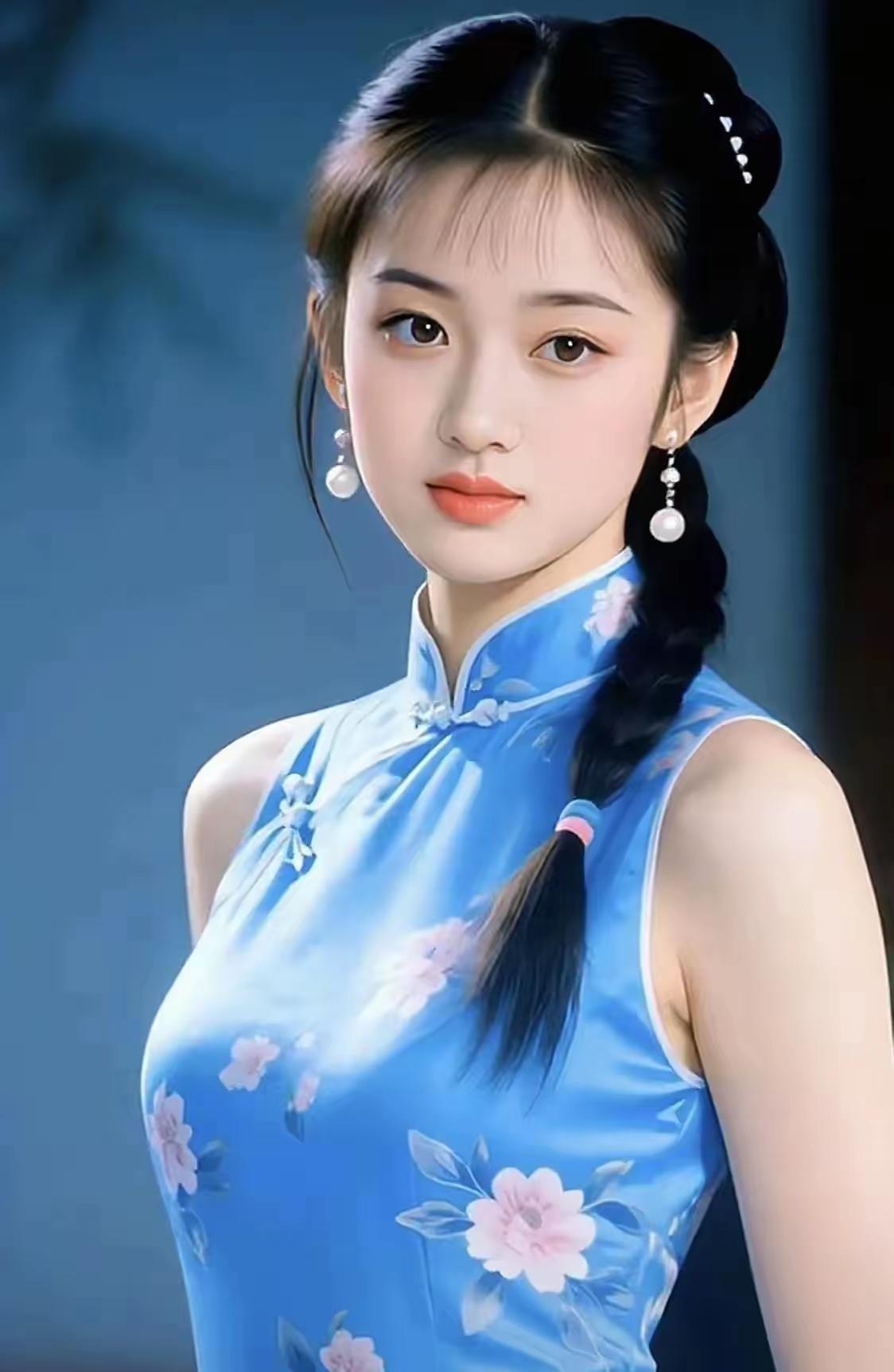 古典美人，蓝衣花影，温婉如画